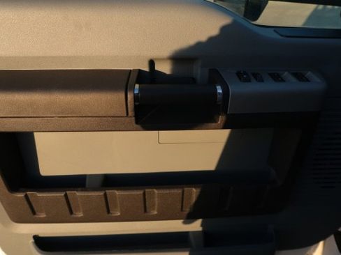 Used 2019 Ford F650 2WD Crew Cab Super Duty image 14
