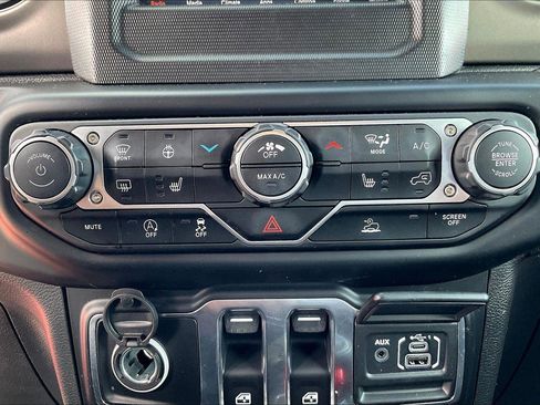 Used 2023 Jeep Wrangler Sport S image 31