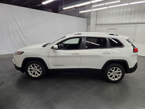 Used 2016 Jeep Cherokee Latitude w/ Comfort/Convenience Group FWD image 2