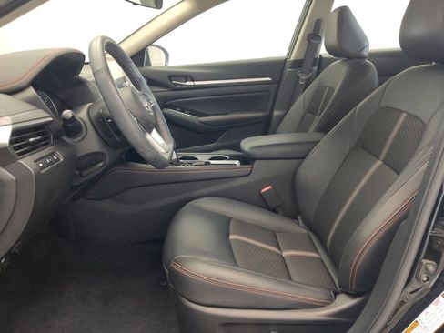 Used 2024 Nissan Altima 2.5 SR FWD image 17