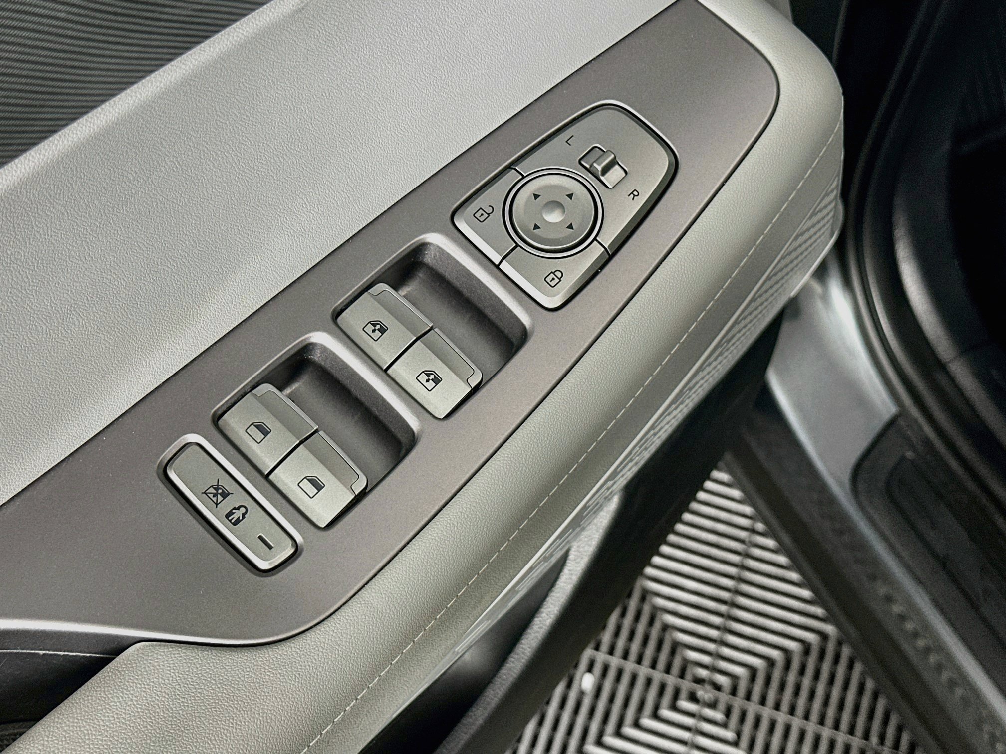 Used 2025 Hyundai Palisade SEL FWD image 15