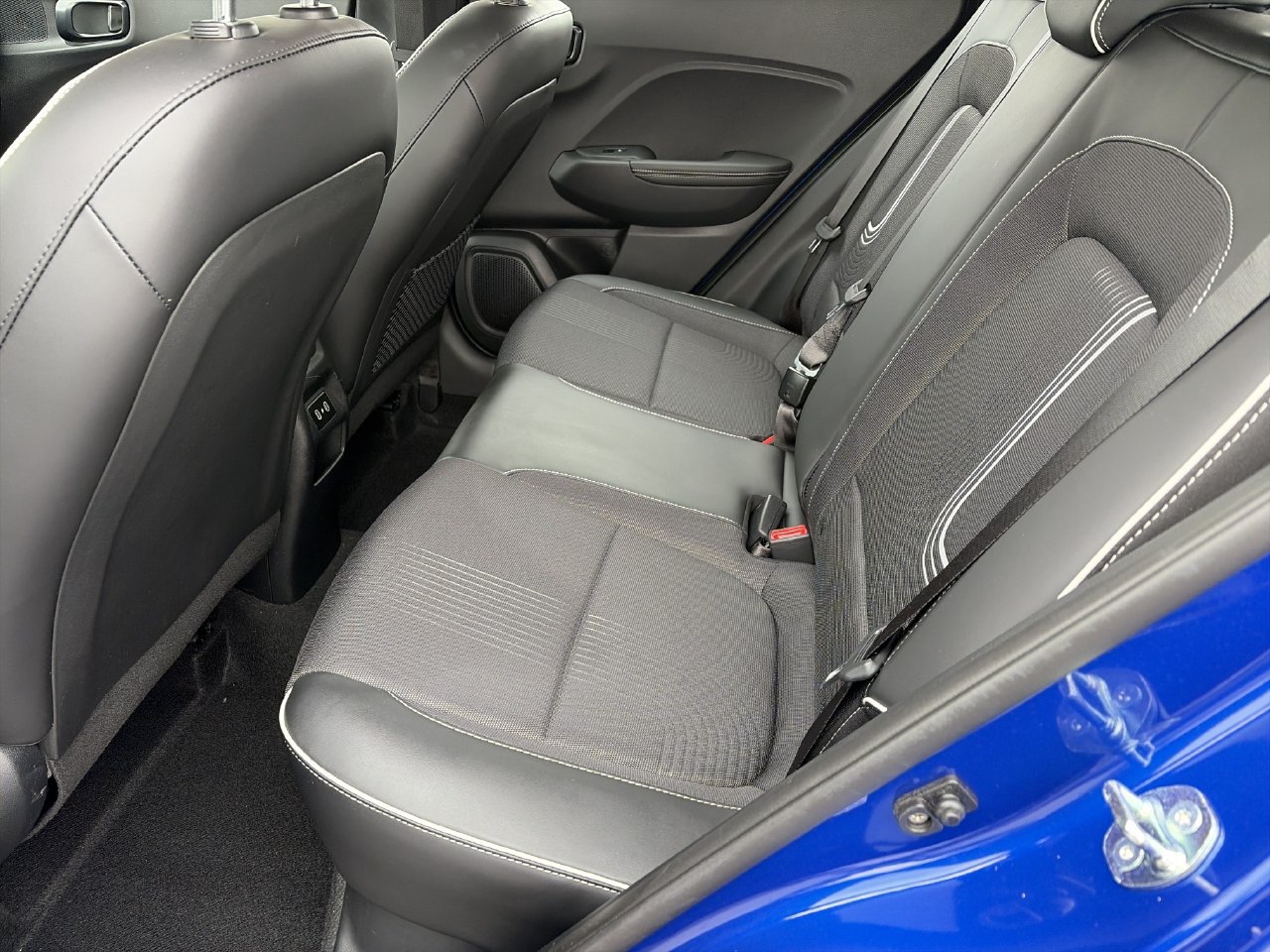 Used 2025 Hyundai Venue Limited FWD image 18