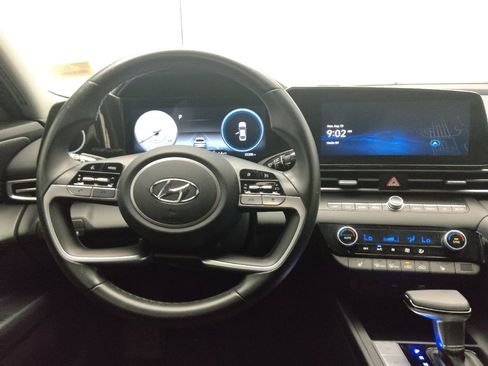 Used 2023 Hyundai Elantra SEL w/ Convenience Package FWD image 22