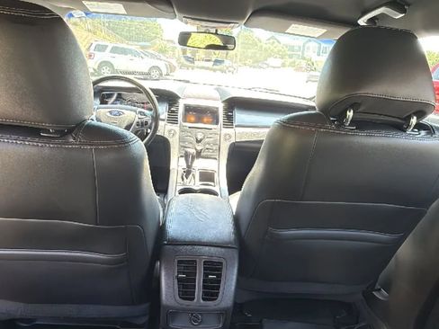 Used 2018 Ford Taurus SEL w/ Equipment Group 201A AWD/4WD image 26