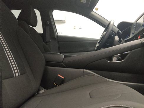 Used 2025 Hyundai Elantra Sport FWD image 21
