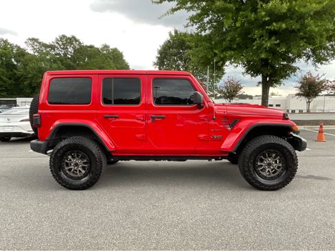 Used 2022 Jeep Wrangler Unlimited Sahara w/ LED Lighting Group AWD/4WD image 6