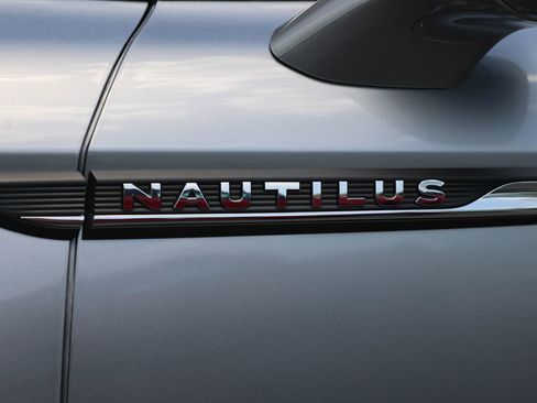 Used 2023 Lincoln Nautilus Reserve AWD/4WD image 31