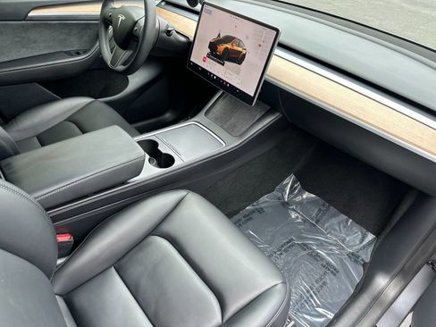 Used 2024 Tesla Model Y Performance AWD/4WD image 18