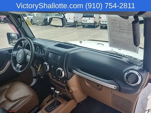 Used 2016 Jeep Wrangler Unlimited Sahara w/ Connectivity Group AWD/4WD image 27