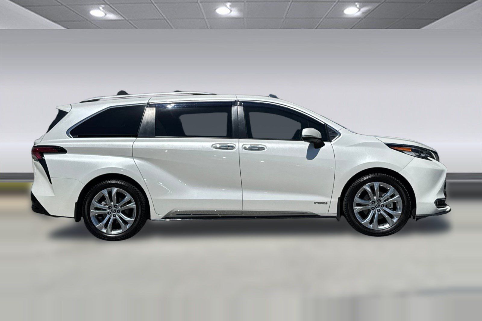 Used 2021 Toyota Sienna Platinum FWD image 8