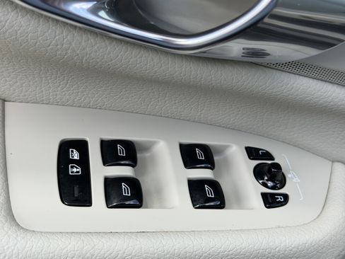 Used 2017 Volvo XC90 T6 Momentum w/ Vision Package image 19