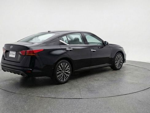 Used 2025 Nissan Altima 2.5 SV FWD image 9