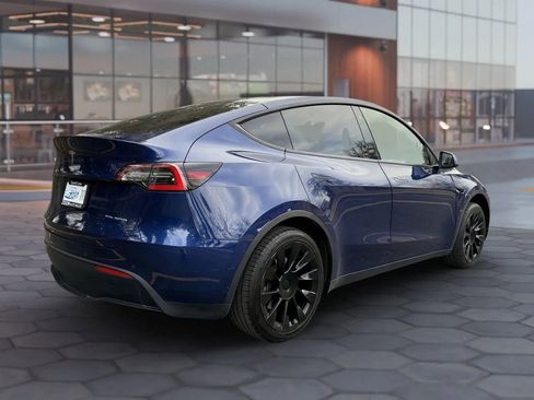 Used 2021 Tesla Model Y Long Range image 12