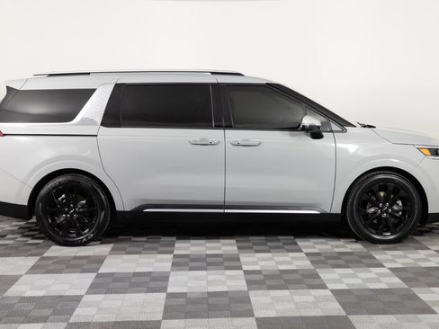 Used 2022 Kia Carnival SX FWD image 9
