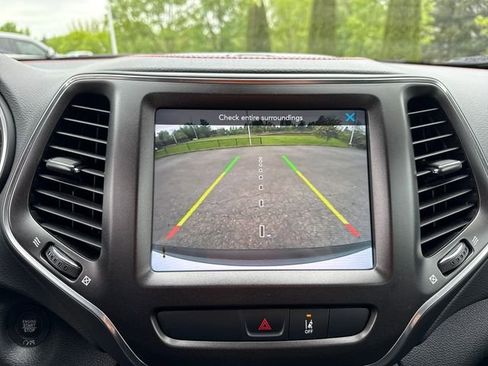 Used 2022 Jeep Cherokee Trailhawk w/ Trailer Tow Group AWD/4WD image 22