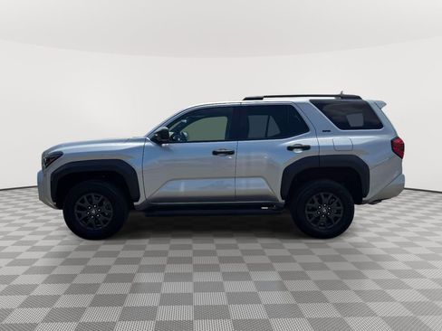 Used 2025 Toyota 4Runner SR5 AWD/4WD image 4
