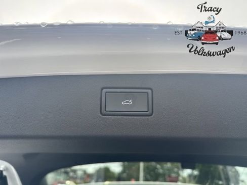 New 2025 Volkswagen Tiguan SE image 23