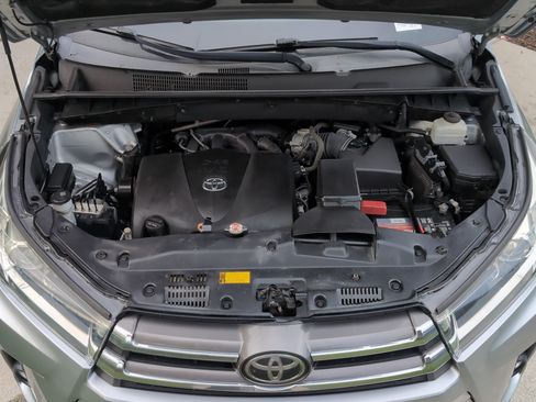 Used 2019 Toyota Highlander Limited Platinum FWD image 35