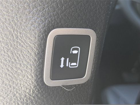 New 2026 Chrysler Pacifica Select image 21