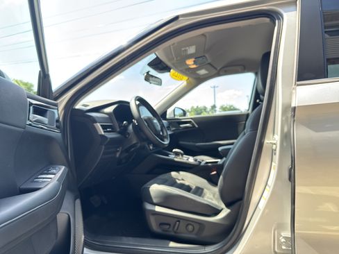Used 2023 Mitsubishi Outlander SE AWD/4WD image 9