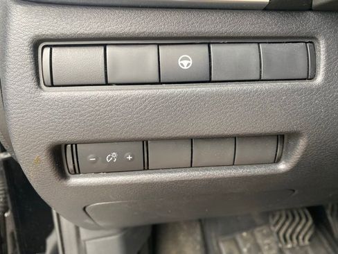 Used 2022 Nissan Rogue SV AWD/4WD image 16