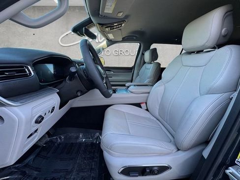 Used 2024 Jeep Wagoneer Series II w/ Flexible Seating Group image 19