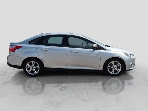 Used 2014 Ford Focus SE FWD image 9