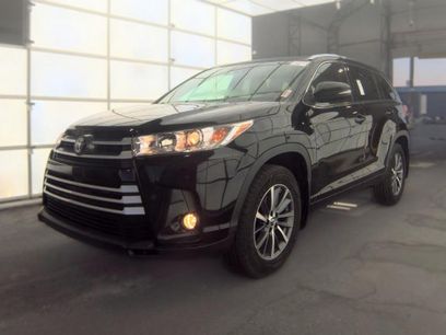 Used 2018 Toyota Highlander XLE w/ Carpet Mat Package (TMS)