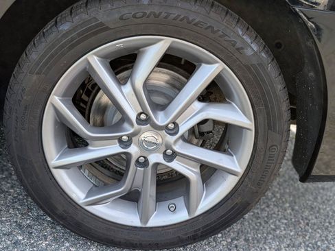 Used 2014 Nissan Sentra SR w/ SR Driver Package FWD image 3