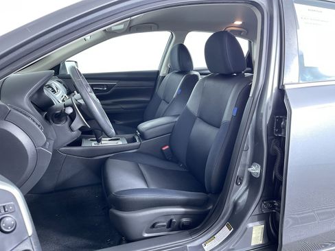 Used 2017 Nissan Altima 2.5 SR w/ LED Appearance Package image 15