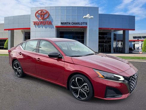 Used 2023 Nissan Altima 2.5 SR FWD image 3