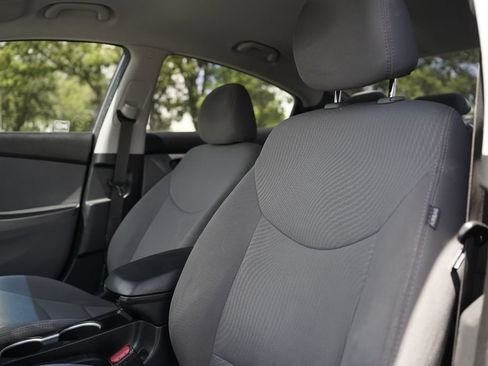 Used 2014 Hyundai Elantra SE w/ Option Group 02 FWD image 10