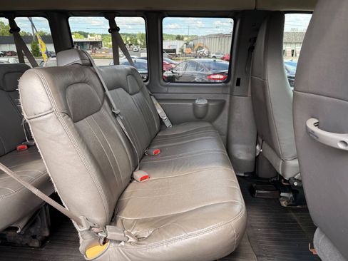 Used 2010 GMC Savana 1500 LS RWD image 38