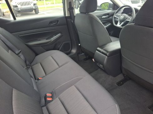 Used 2025 Nissan Altima 2.5 SV FWD image 15