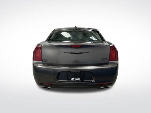 Used 2023 Chrysler 300 Touring w/ Sport Appearance Package image 11