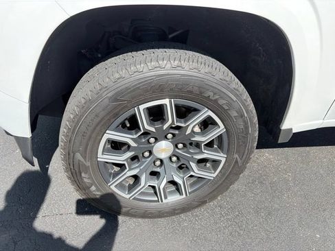 Certified 2024 Chevrolet Colorado LT w/ LT Convenience Package III AWD/4WD image 2