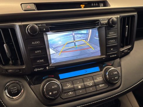 Used 2018 Toyota RAV4 XLE AWD/4WD image 14
