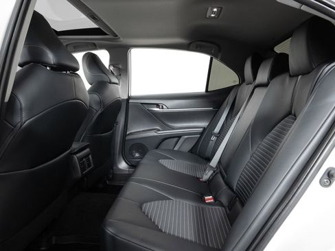 Used 2021 Toyota Camry SE image 18