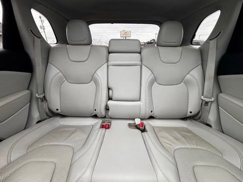 Used 2019 Jeep Cherokee Latitude Plus w/ Cold Weather Group image 17