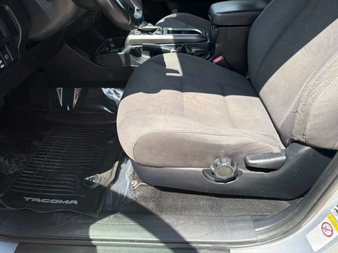 Used 2018 Toyota Tacoma TRD Off-Road AWD/4WD image 21