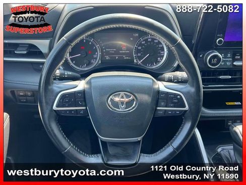 Used 2023 Toyota Highlander XLE image 14
