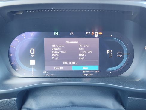 Used 2023 Volvo XC40 Recharge Ultimate image 8