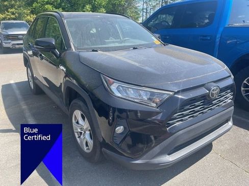 Used 2020 Toyota RAV4 XLE w/ Convenience Package image 3