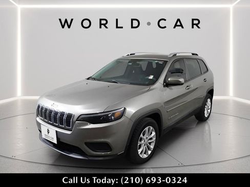 Used 2021 Jeep Cherokee Latitude FWD image 3