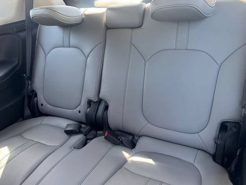 Used 2025 Honda Pilot EX-L image 17