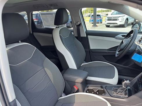 New 2025 Volkswagen Taos SE image 9