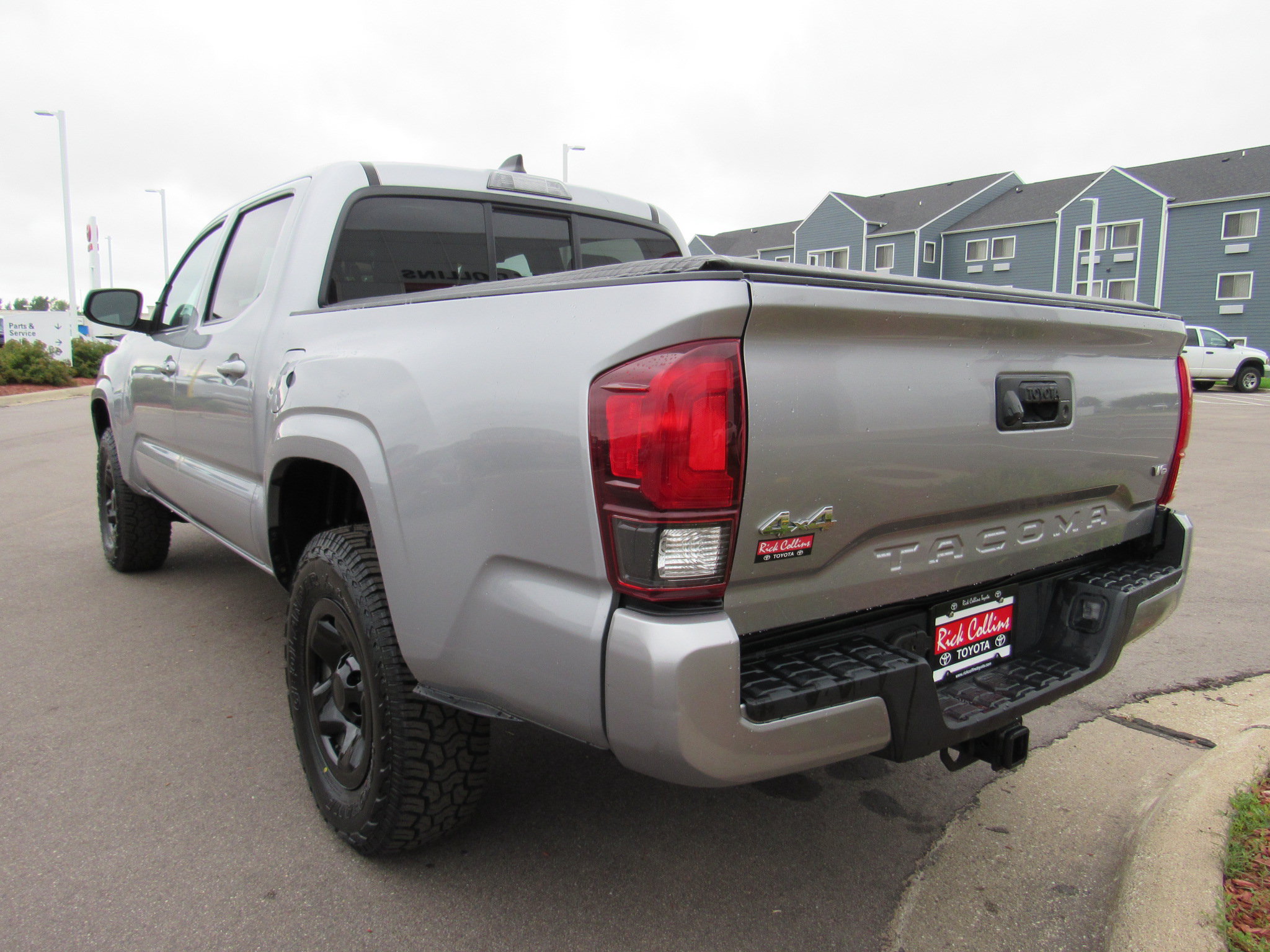 Used 2021 Toyota Tacoma SR AWD/4WD image 8