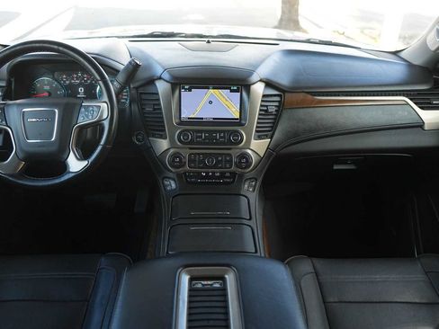 Used 2019 GMC Yukon XL Denali image 10