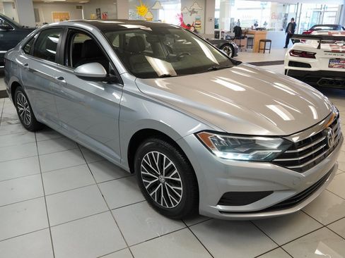 Used 2021 Volkswagen Jetta SE w/ SE Cold Weather Package image 16