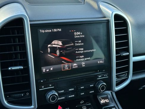 Used 2017 Porsche Cayenne Platinum Edition image 33